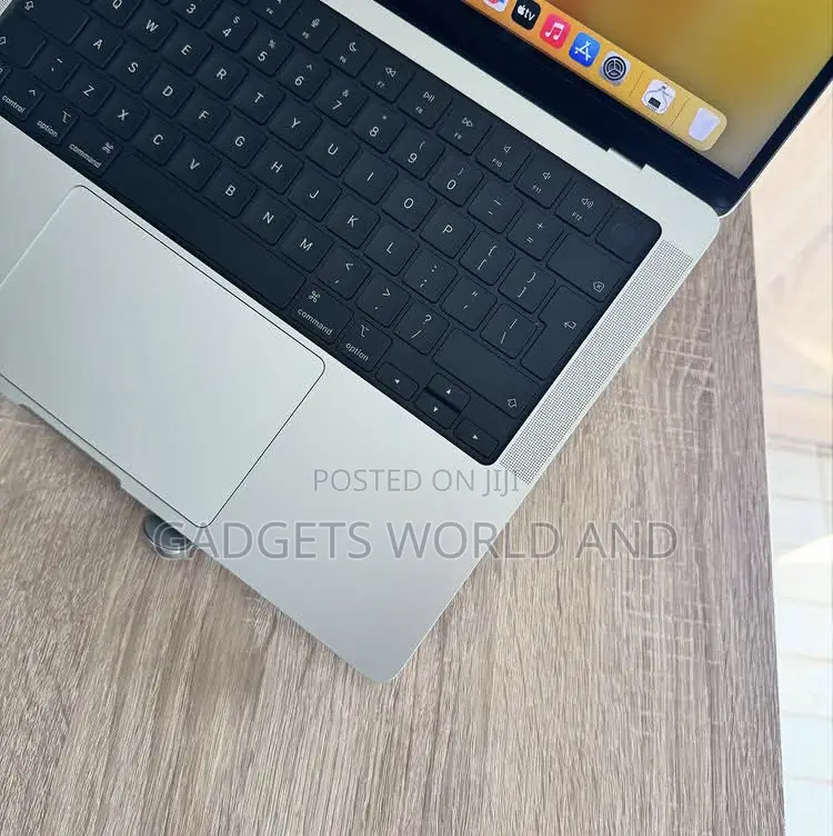New Laptop Apple MacBook Pro 2023 M2 Pro 14-Inch 16GB SSD 512GB