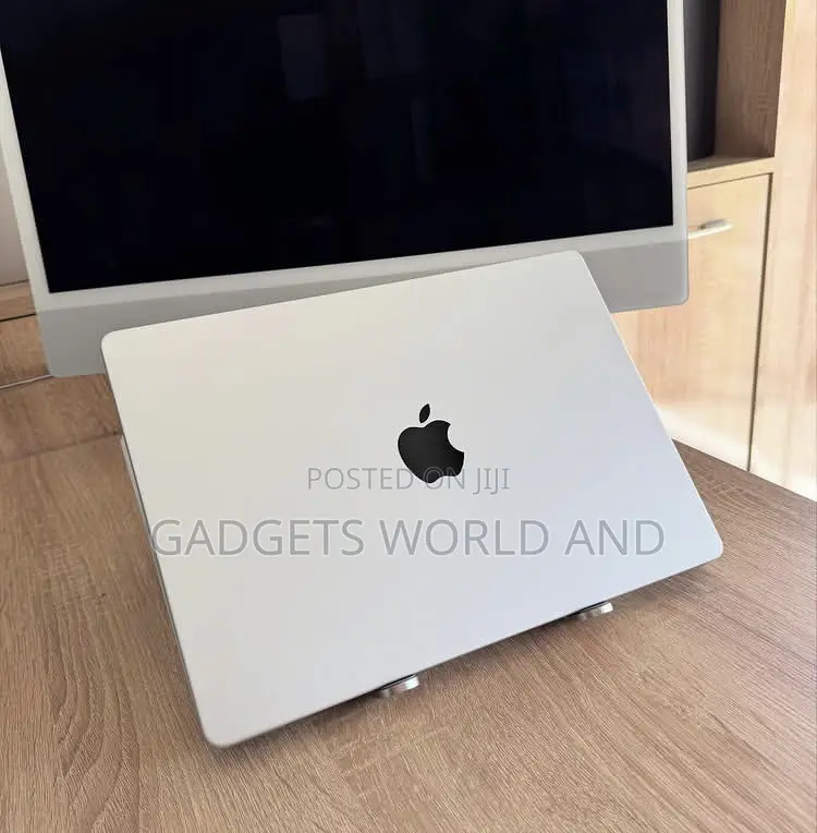 New Laptop Apple MacBook Pro 2023 M2 Pro 14-Inch 16GB SSD 512GB