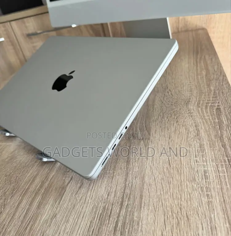 New Laptop Apple MacBook Pro 2023 M2 Pro 14-Inch 16GB SSD 512GB