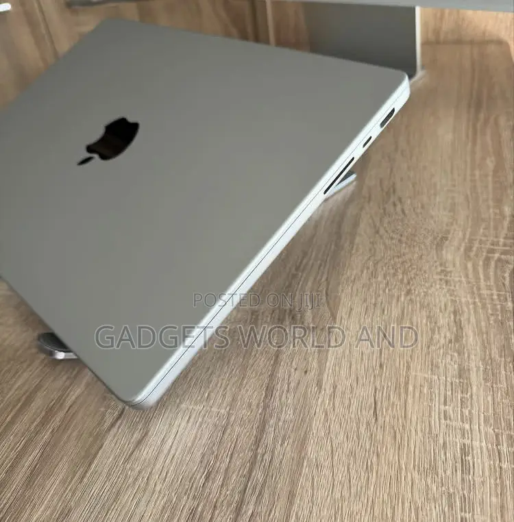 New Laptop Apple MacBook Pro 2023 M2 Pro 14-Inch 16GB SSD 512GB