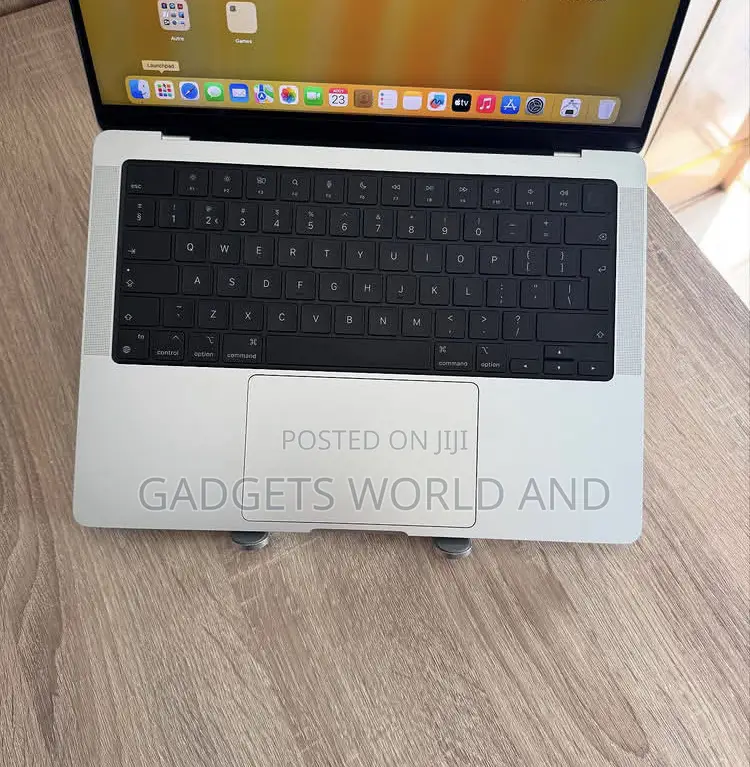 New Laptop Apple MacBook Pro 2023 M2 Pro 14-Inch 16GB SSD 512GB