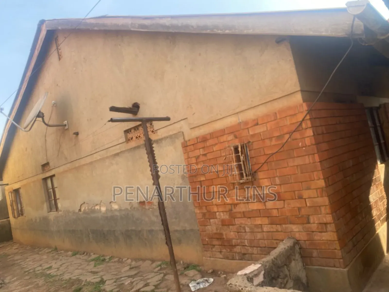 Furnished 8bdrm Bungalow in Kanyanya, Central Division for sale