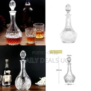 Elegant Wine Decanter With Lid - Clear