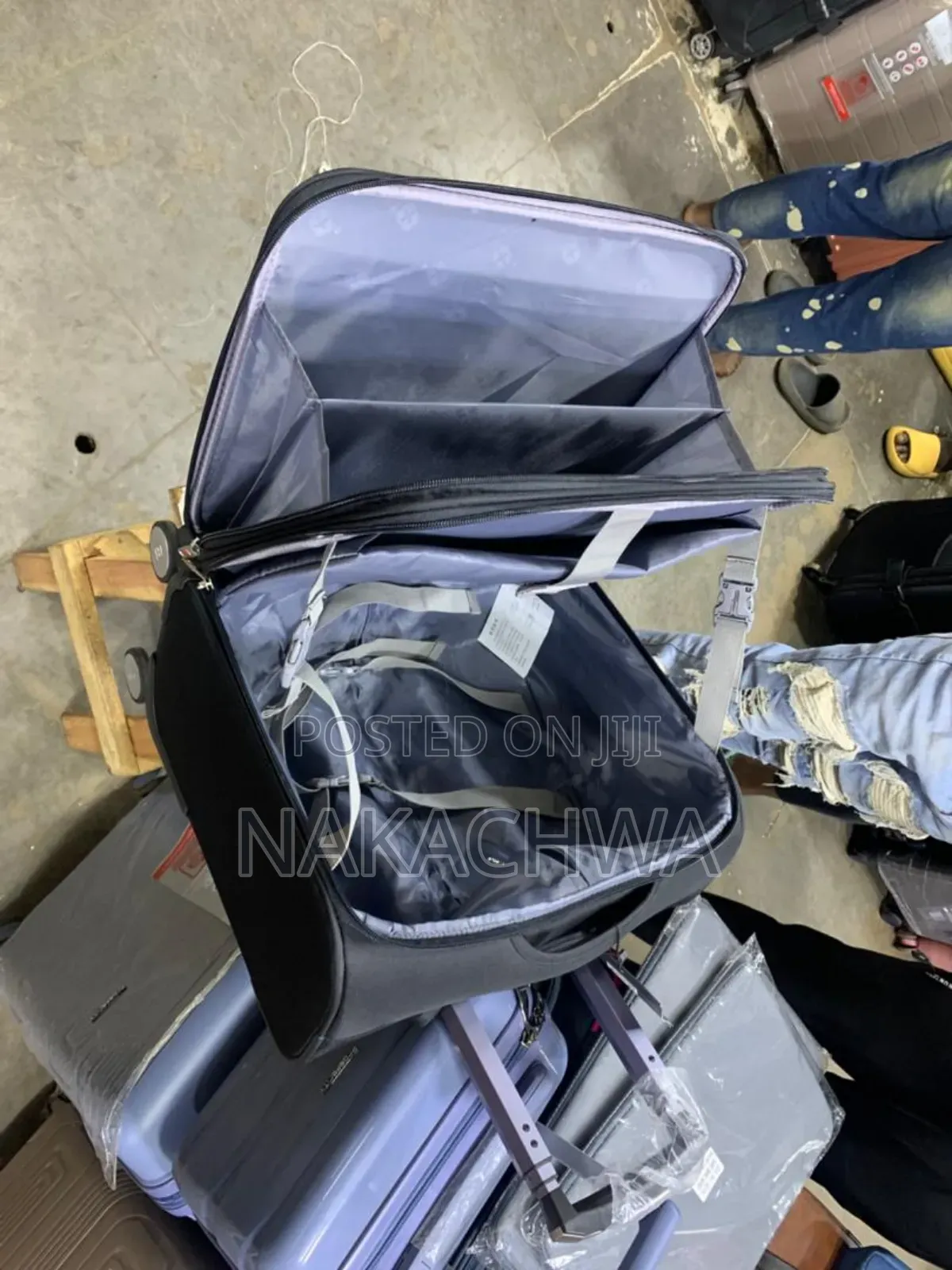 Its Poilt Travel Bag