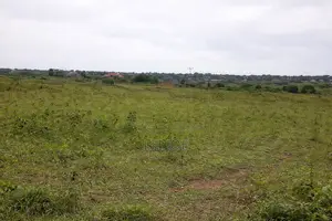 Land 32 by 100 in Busiu