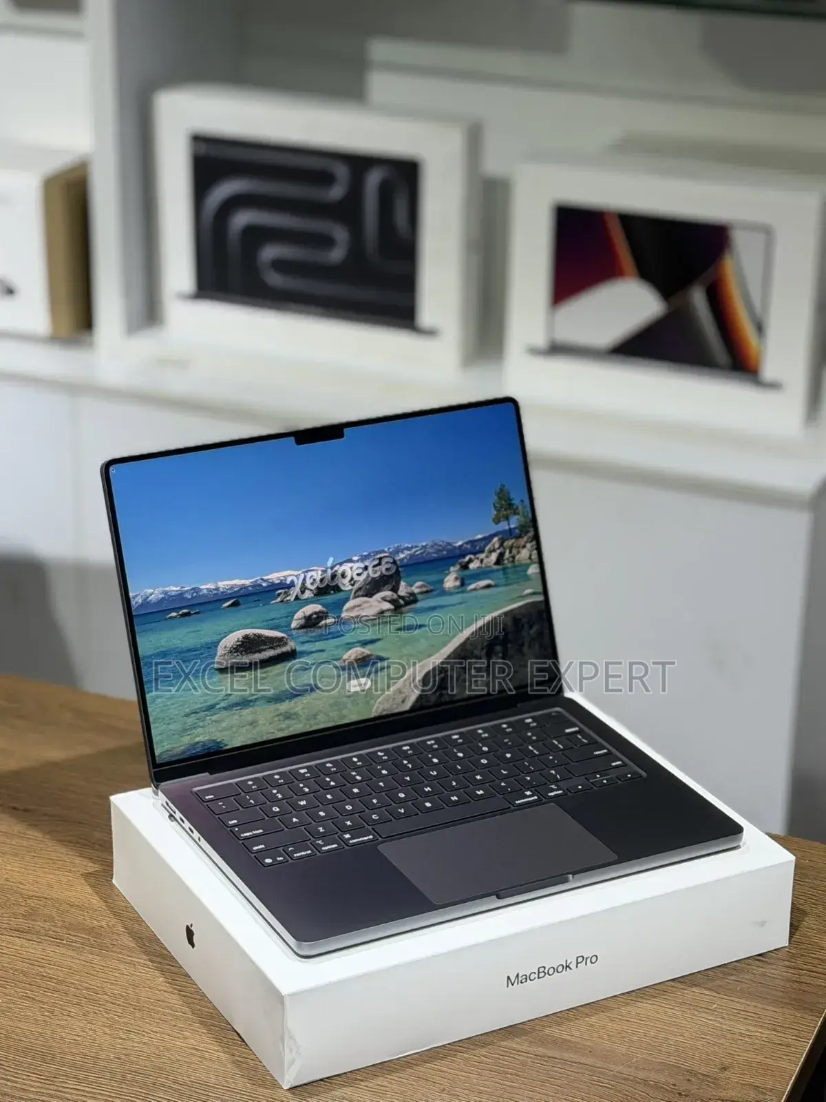 New Laptop Apple MacBook Pro 2025 M5 14-inch 16GB Apple M5 SSD 512GB