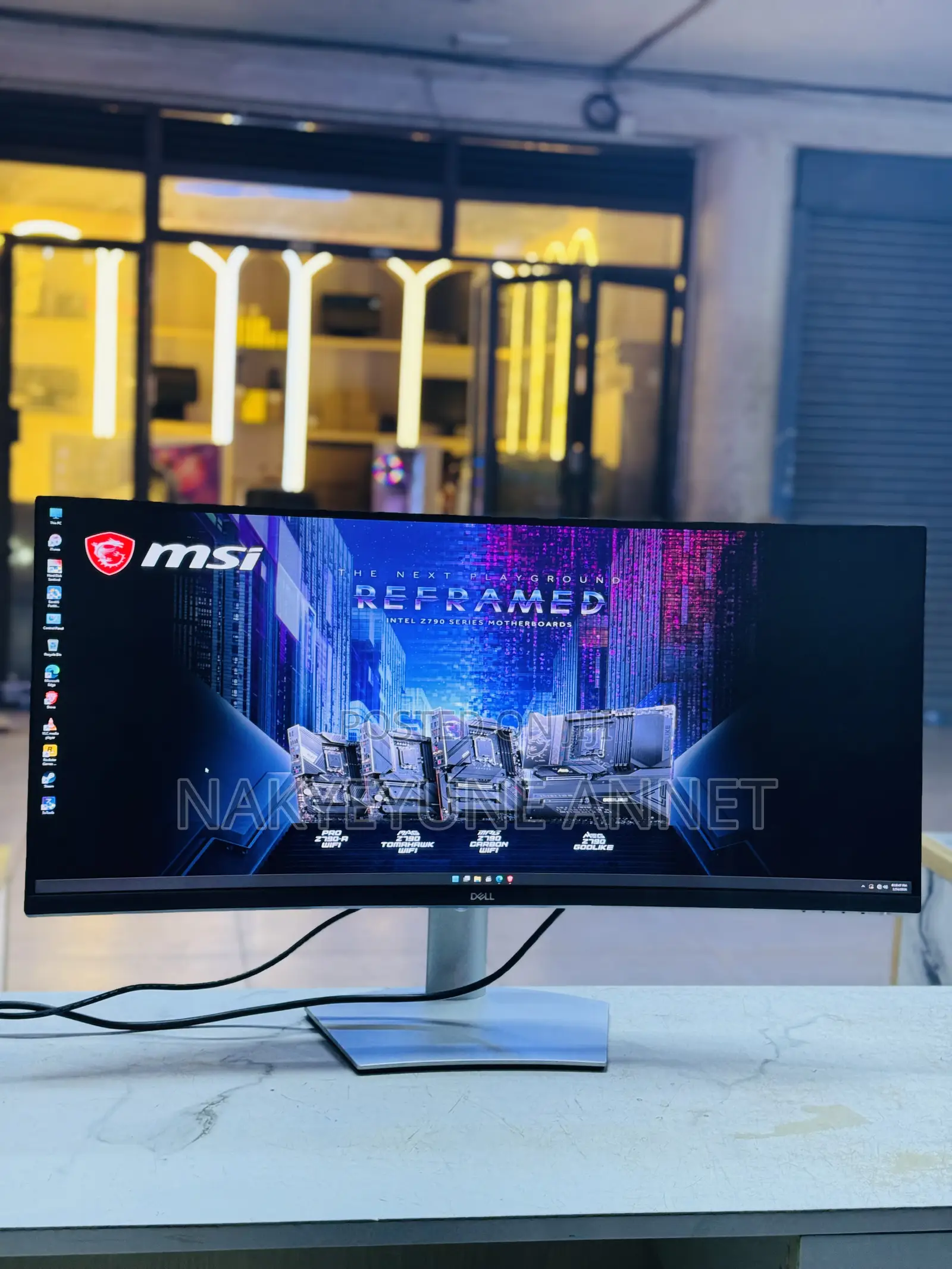 Curved Monitor