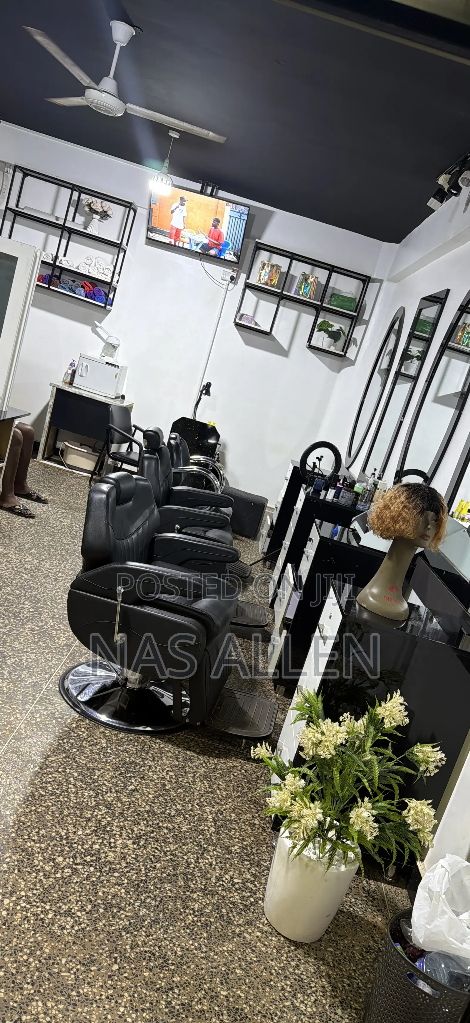 Unisex Salon