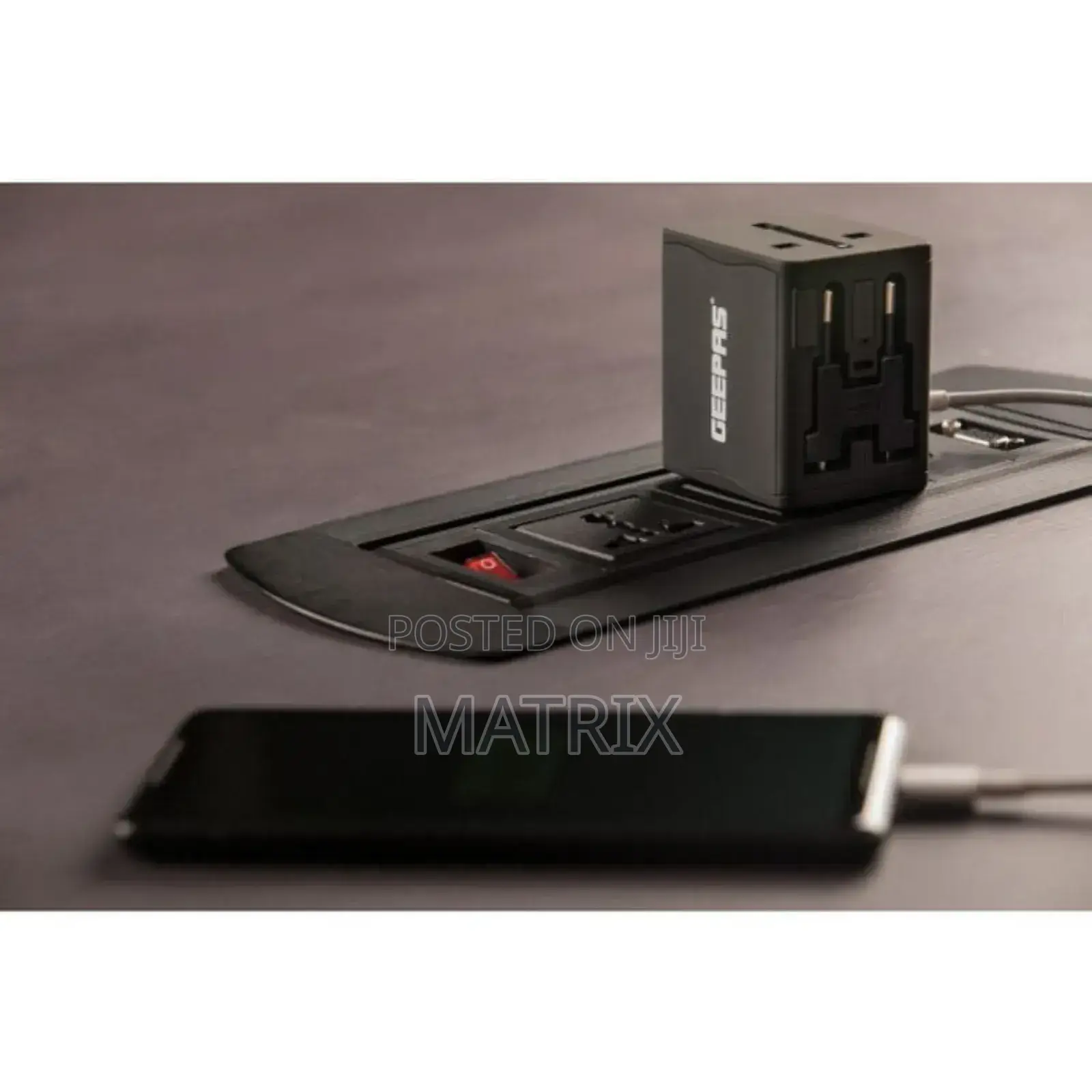Geepas Universal Adapter for Smartphones, Cameras and More