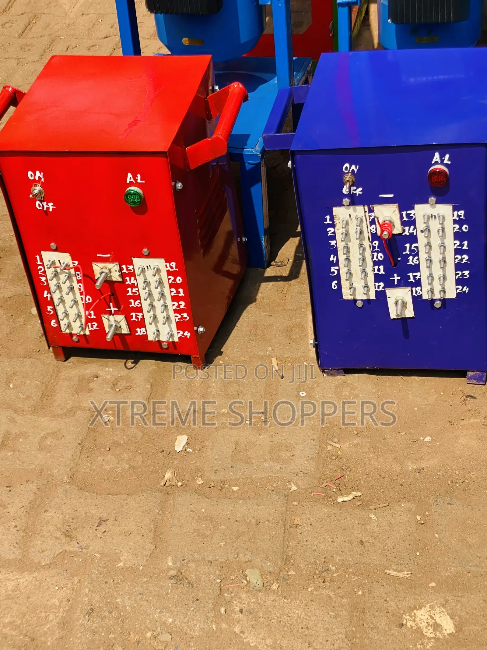 Ground ; Battery Charger 24 At Once / Charger
