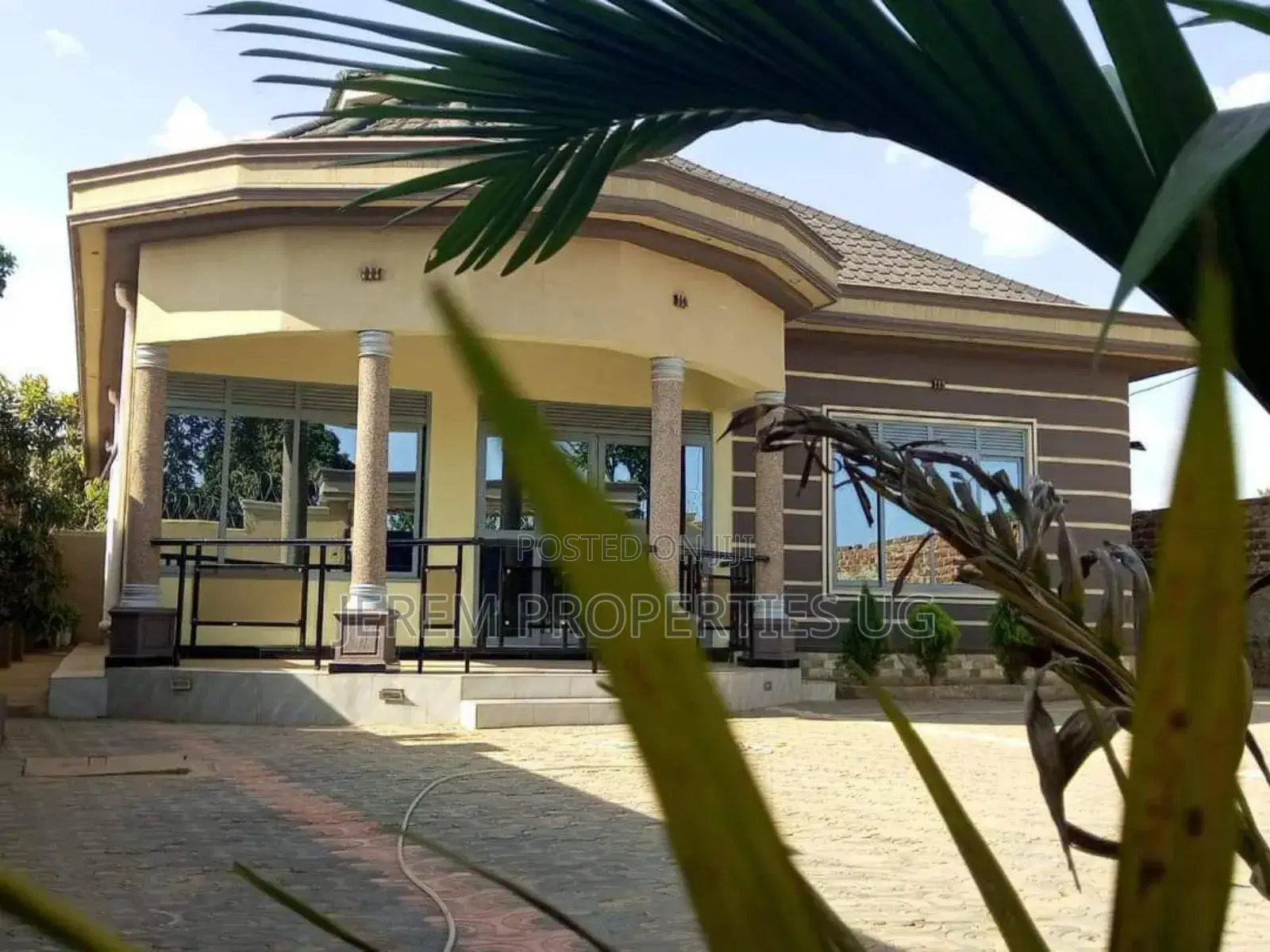 4bdrm House in Housing, Wakiso / Wakiso for sale