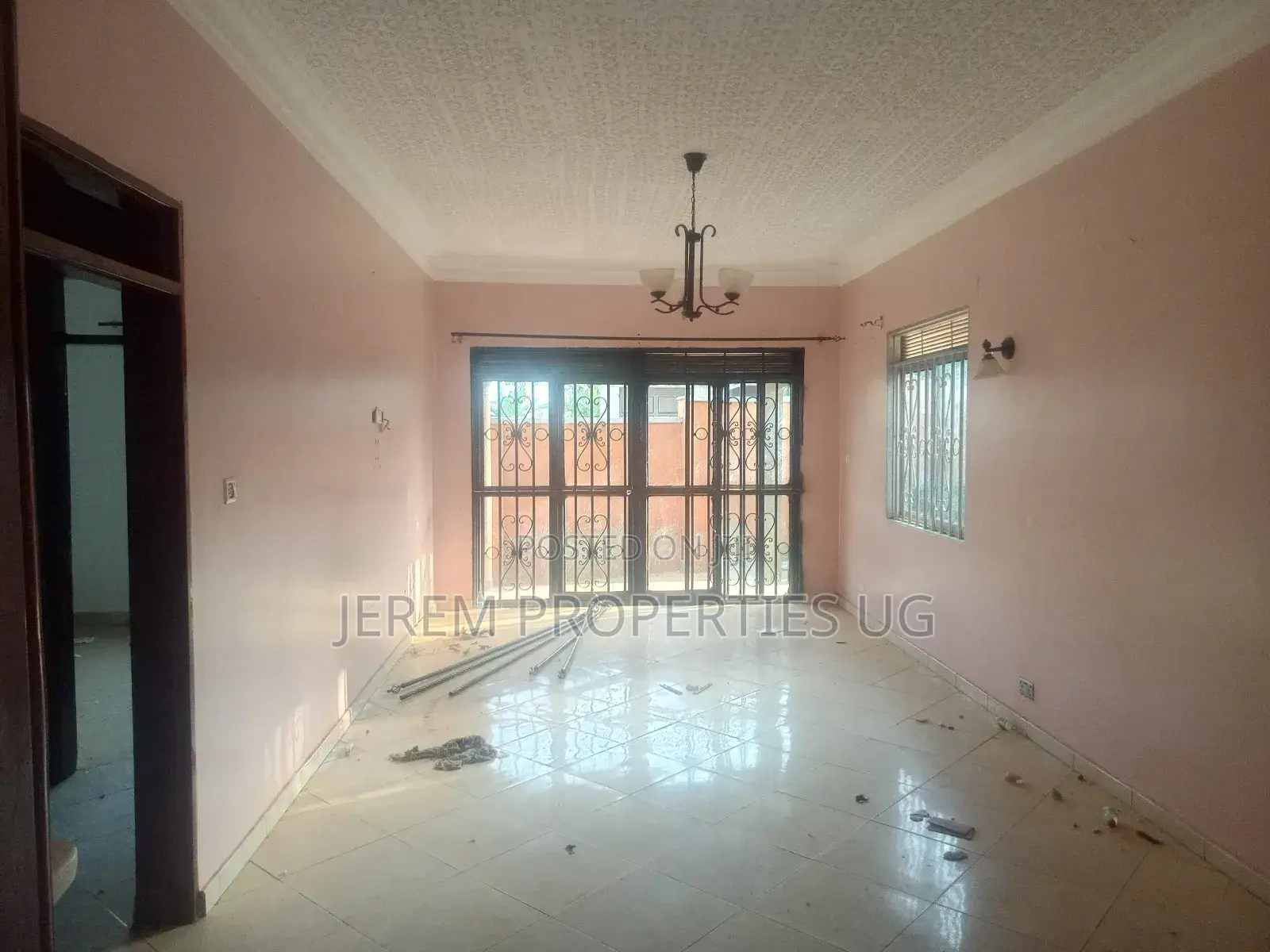 4bdrm House in Housing, Wakiso / Wakiso for sale