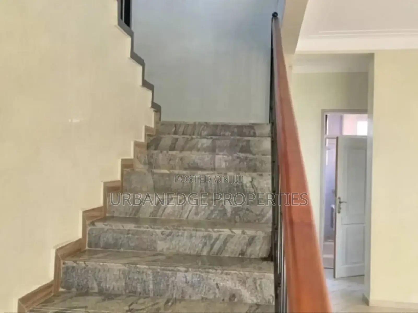 5bdrm Mansion in Kigo, Central Division for rent