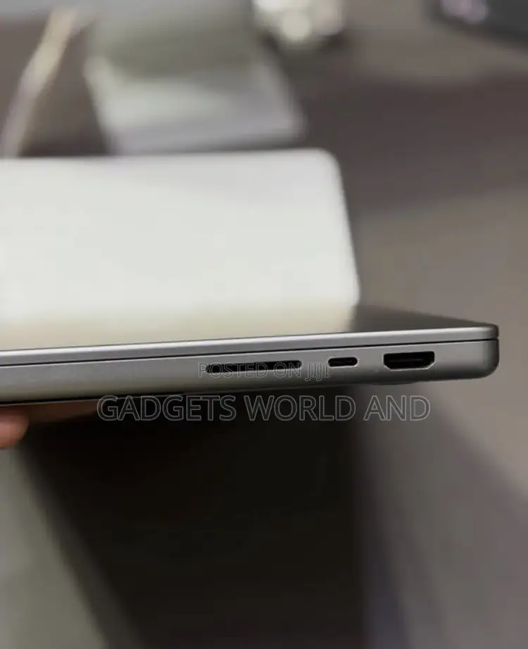 New Laptop Apple MacBook Pro 16GB Apple M1 Pro SSD 512GB