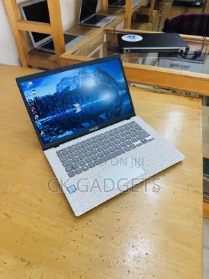 Laptop Asus VivoBook X540SA 8GB Intel Core I7 HDD+SSD 500GB