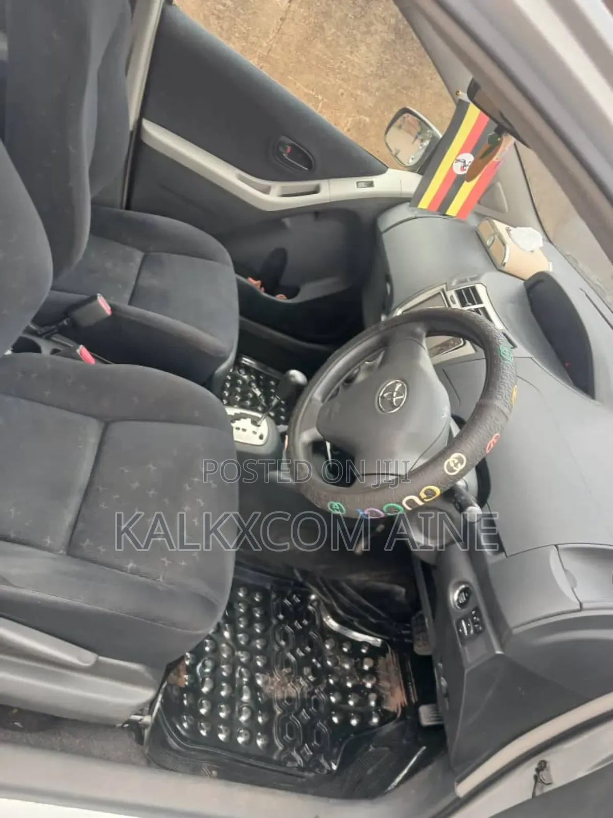 Toyota Vitz 2010 Silver