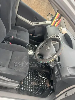 Toyota Vitz 2010 Silver