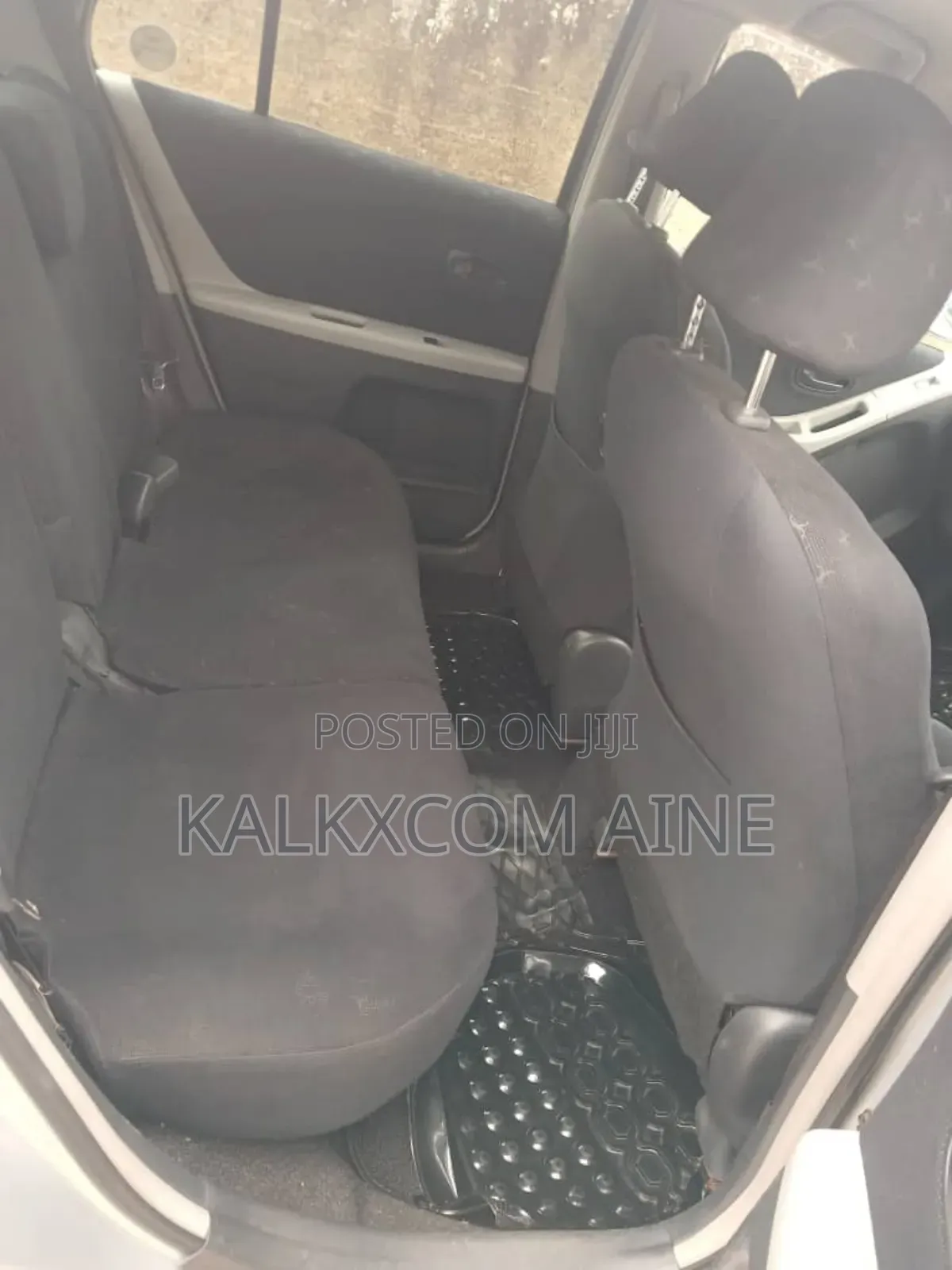 Toyota Vitz 2010 Silver