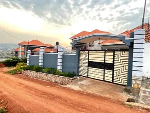 4bdrm House in Akright, Ssisa for sale
