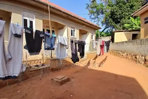 7bdrm Apartment in Sala~Wakiso Along for sale