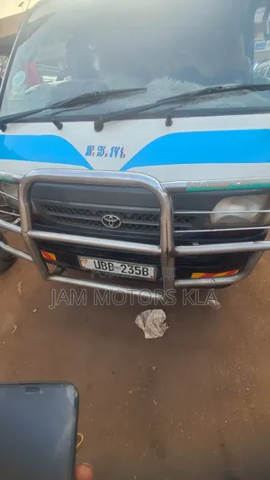 Toyota HiAce 1999 White