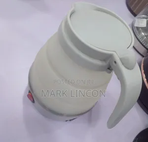 White Plastic Vacuum Flask