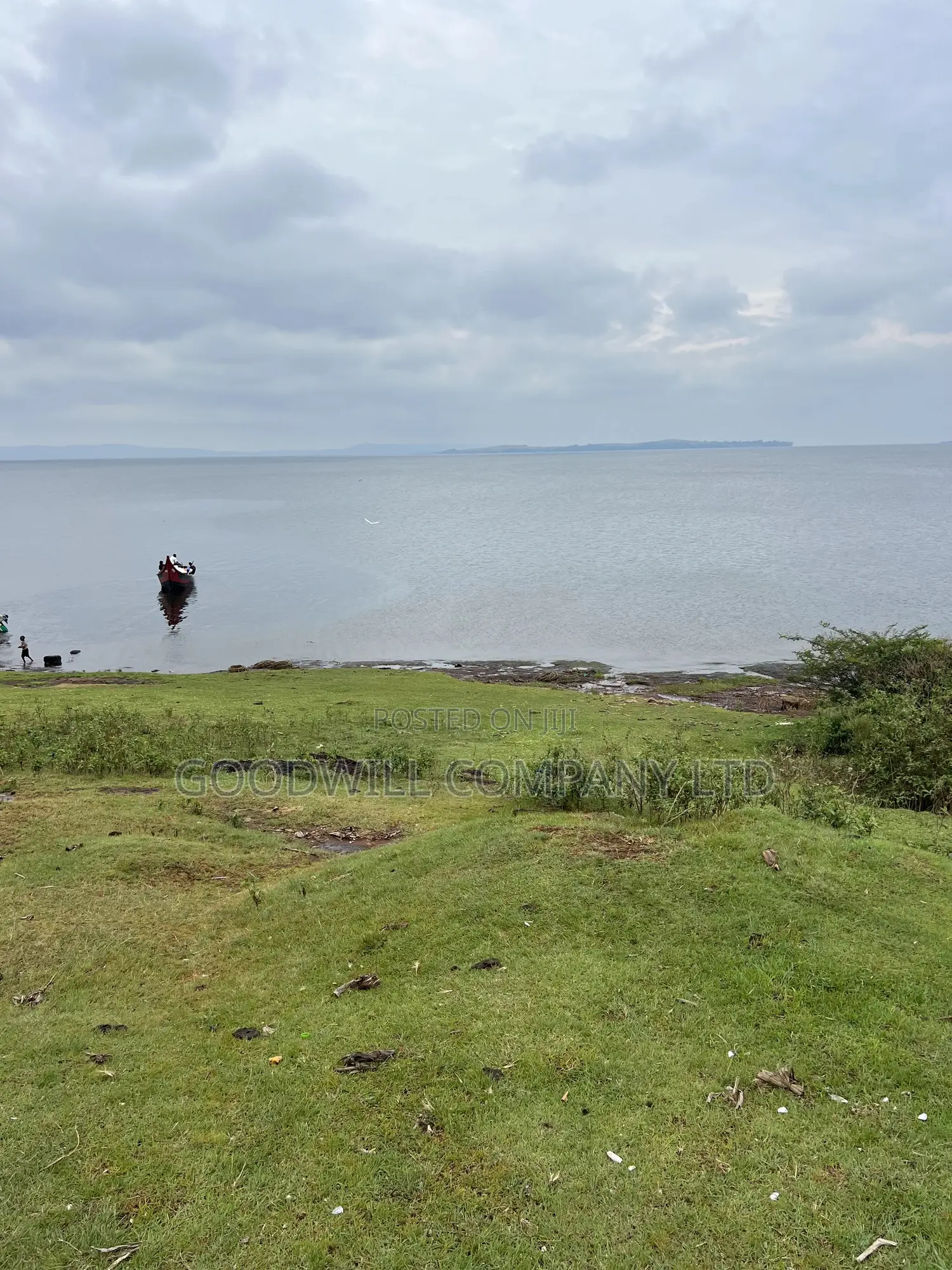 2 Acres of Land in Kihindi Nkokonjeru Touching on Lake Victoria