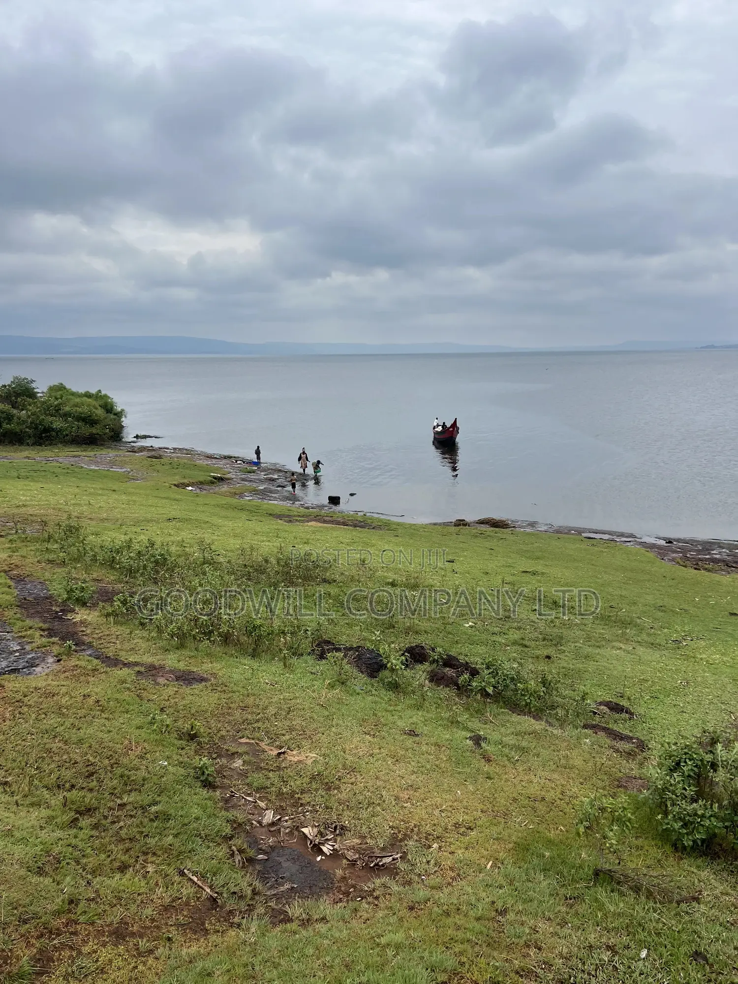 2 Acres of Land in Kihindi Nkokonjeru Touching on Lake Victoria