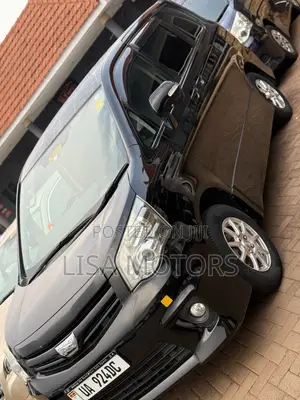 Toyota Noah 2.0 143hp AWD (8 Seater) 2011 Black