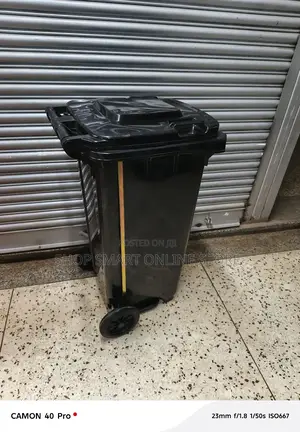 Step on Dust Bins Step on Dust Bins Plastic