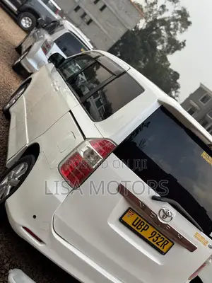Toyota Noah 2.0 143hp FWD (8 Seater) 2009 White
