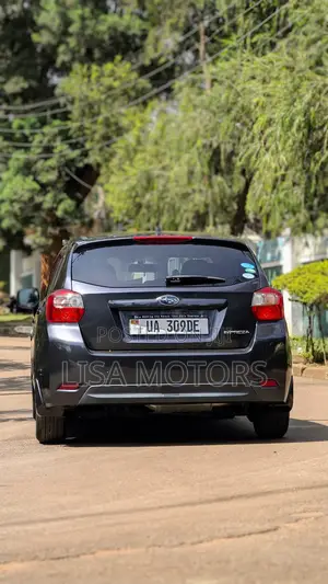 Subaru Impreza 2.0i 5-dr 2013 Gray