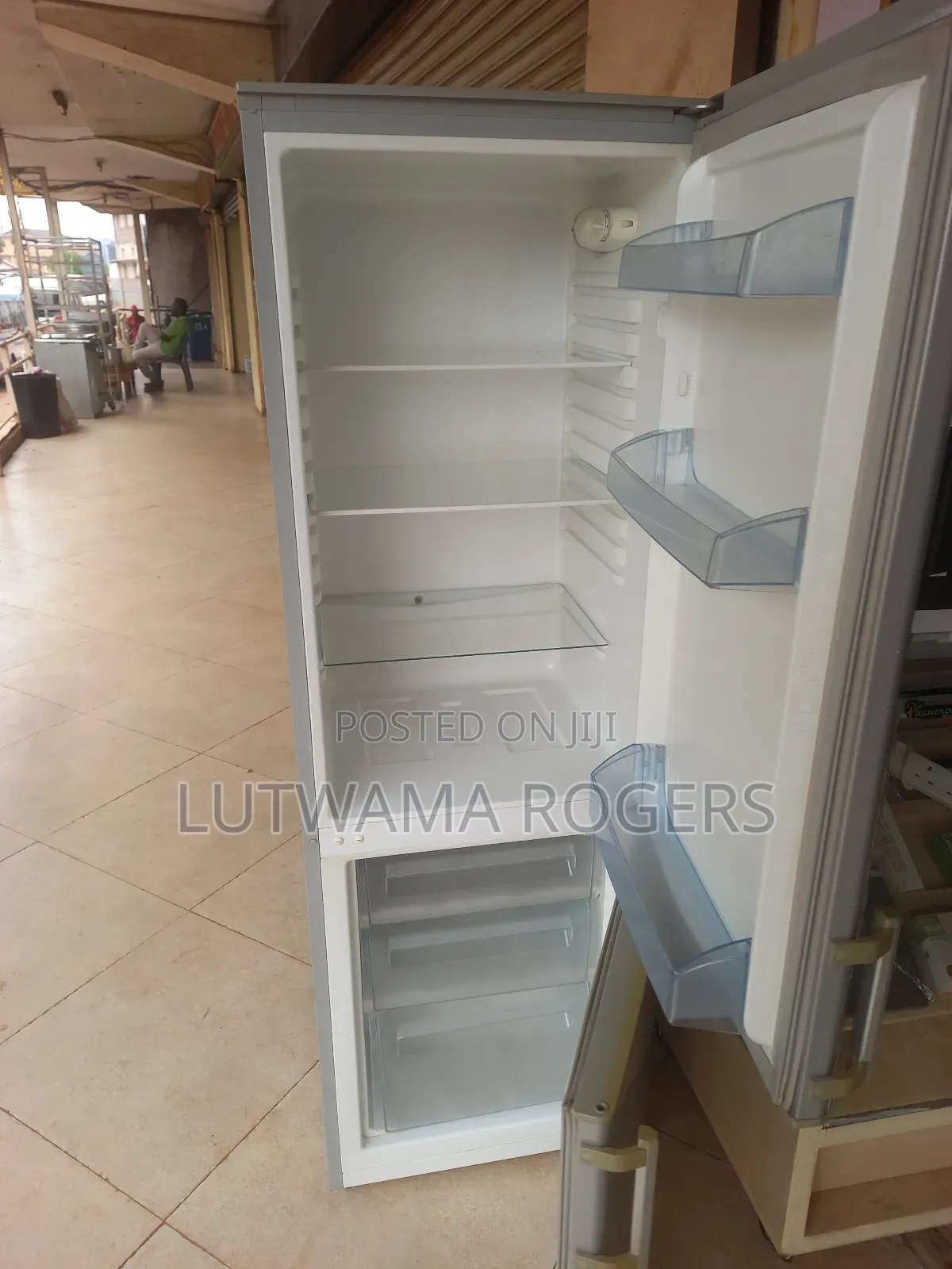 Hisense 330ltrs