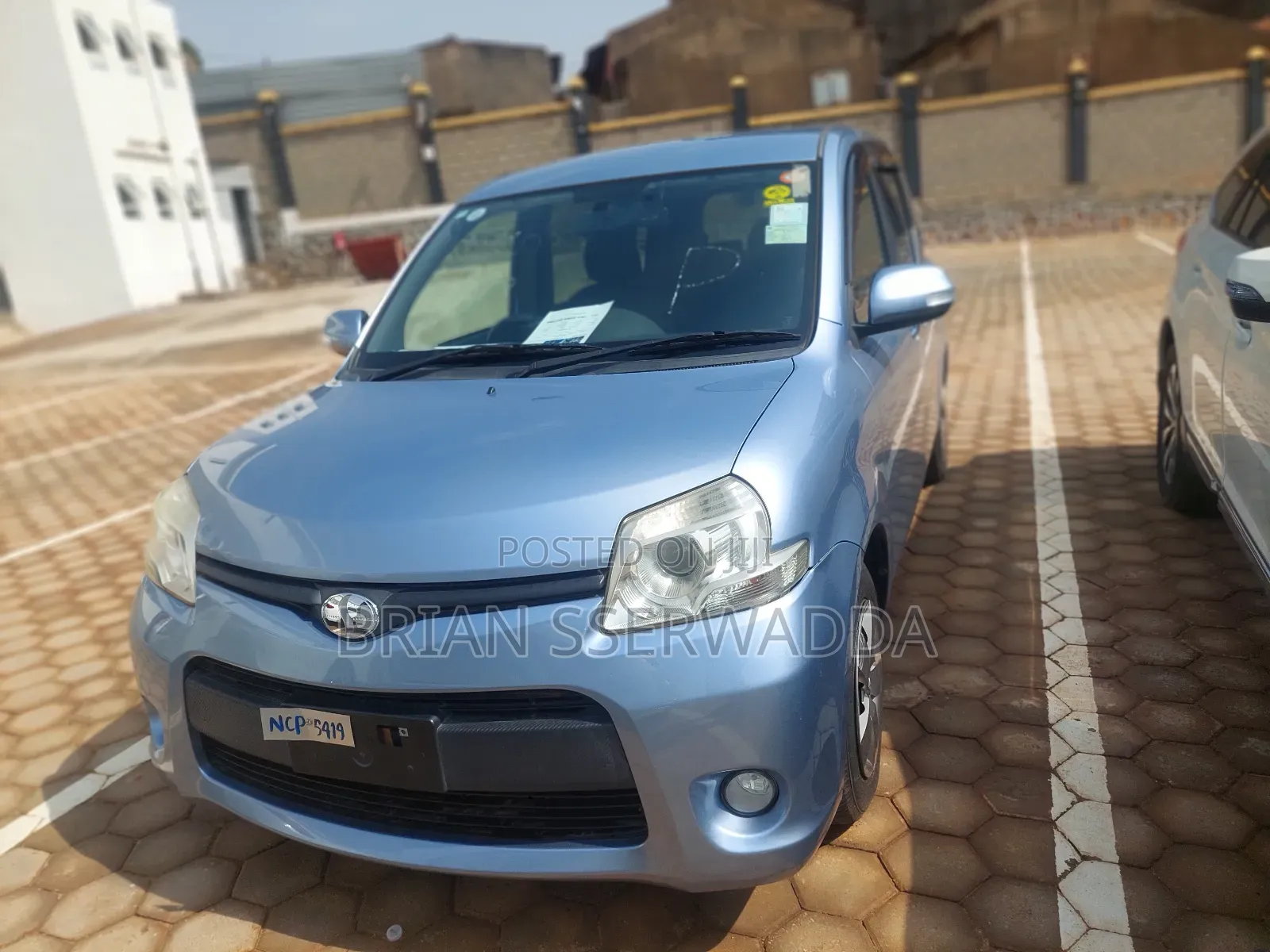 Toyota Sienta 1.5 AWD 2012 Blue