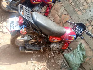 Bajaj CT 125X 2025 Red