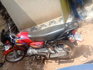 Bajaj CT 125X 2025 Red