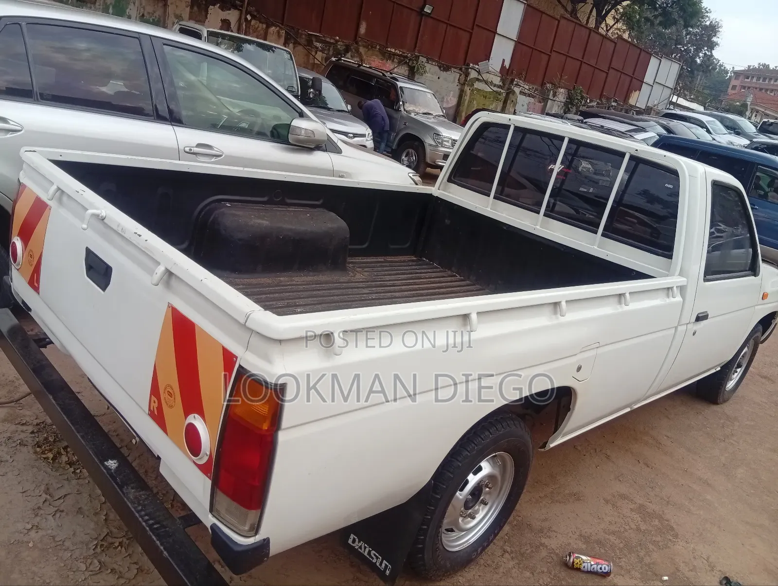 Nissan Pick-Up 1999 White