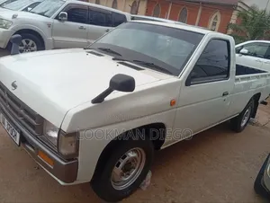 Nissan Pick-Up 1999 White