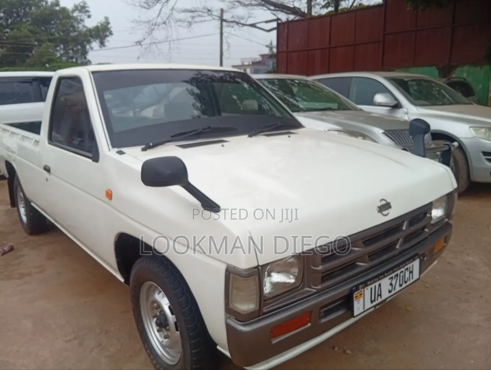 Nissan Pick-Up 1999 White