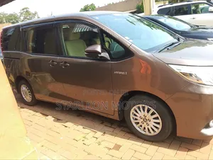 Toyota Noah 1.8 FWD Hybrid (7 seater) 2014 Silver