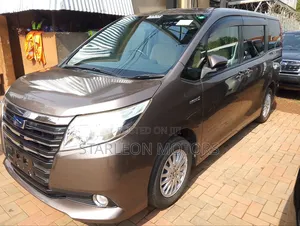 Toyota Noah 1.8 FWD Hybrid (7 seater) 2014 Silver