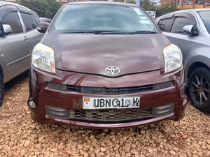 Toyota Passo Sette 1.5 AWD 2010 Maroon