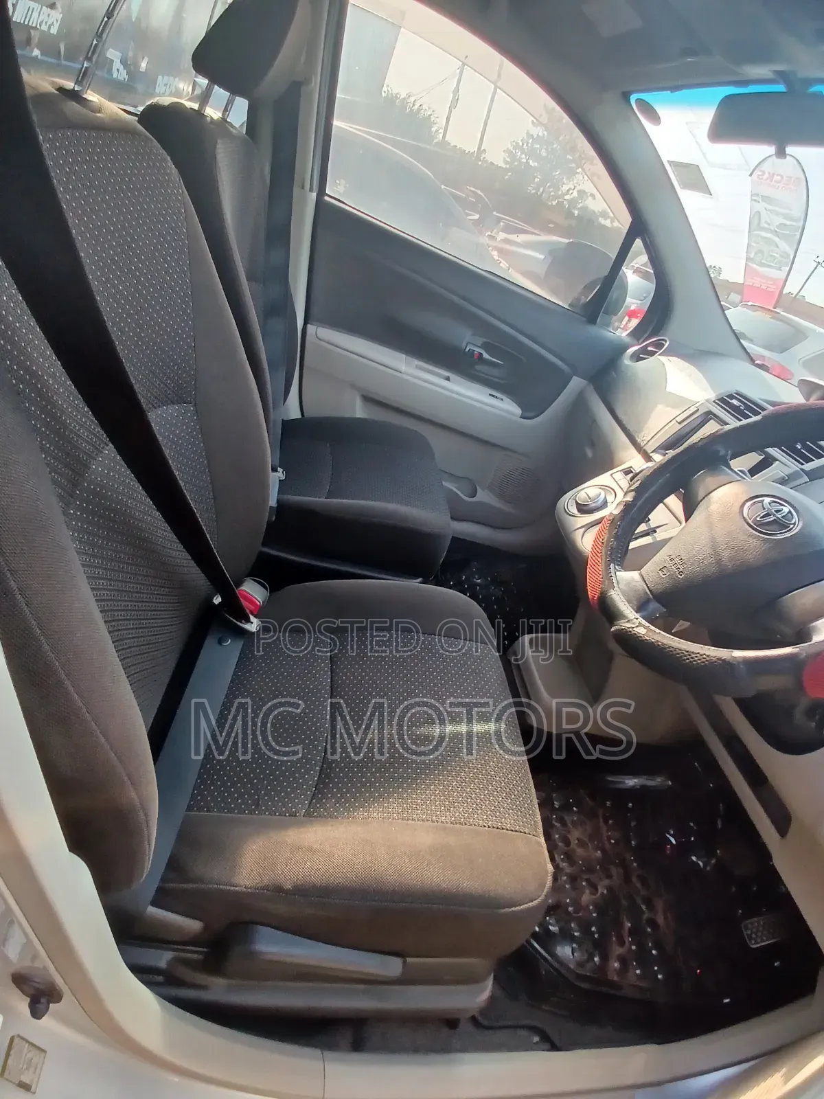 Toyota Passo Sette 1.5 AWD 2010 Maroon