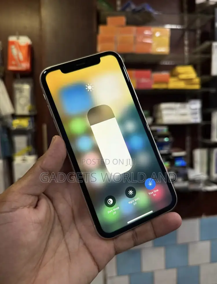 New Apple iPhone 11 128 GB White