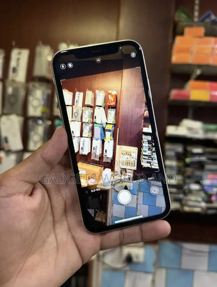 New Apple iPhone 11 128 GB White