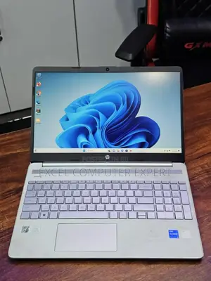 New Laptop HP 14S 8GB Intel Core I7 SSD 256GB