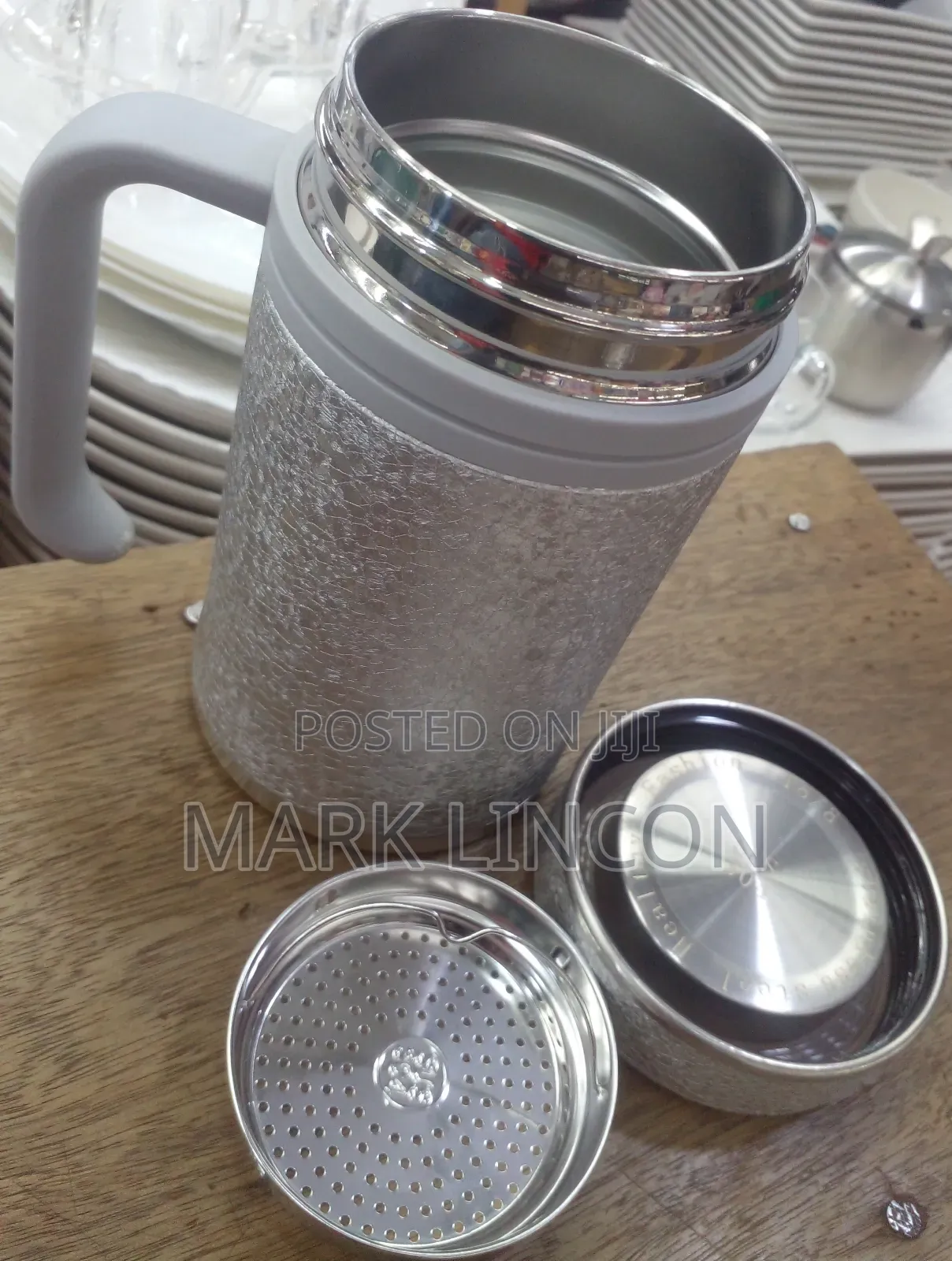 Stainless Steel Insulated Travel Mug With a Tea Infuser