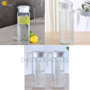 Textured Glass Carafe / Pitcher With Lid - Clear