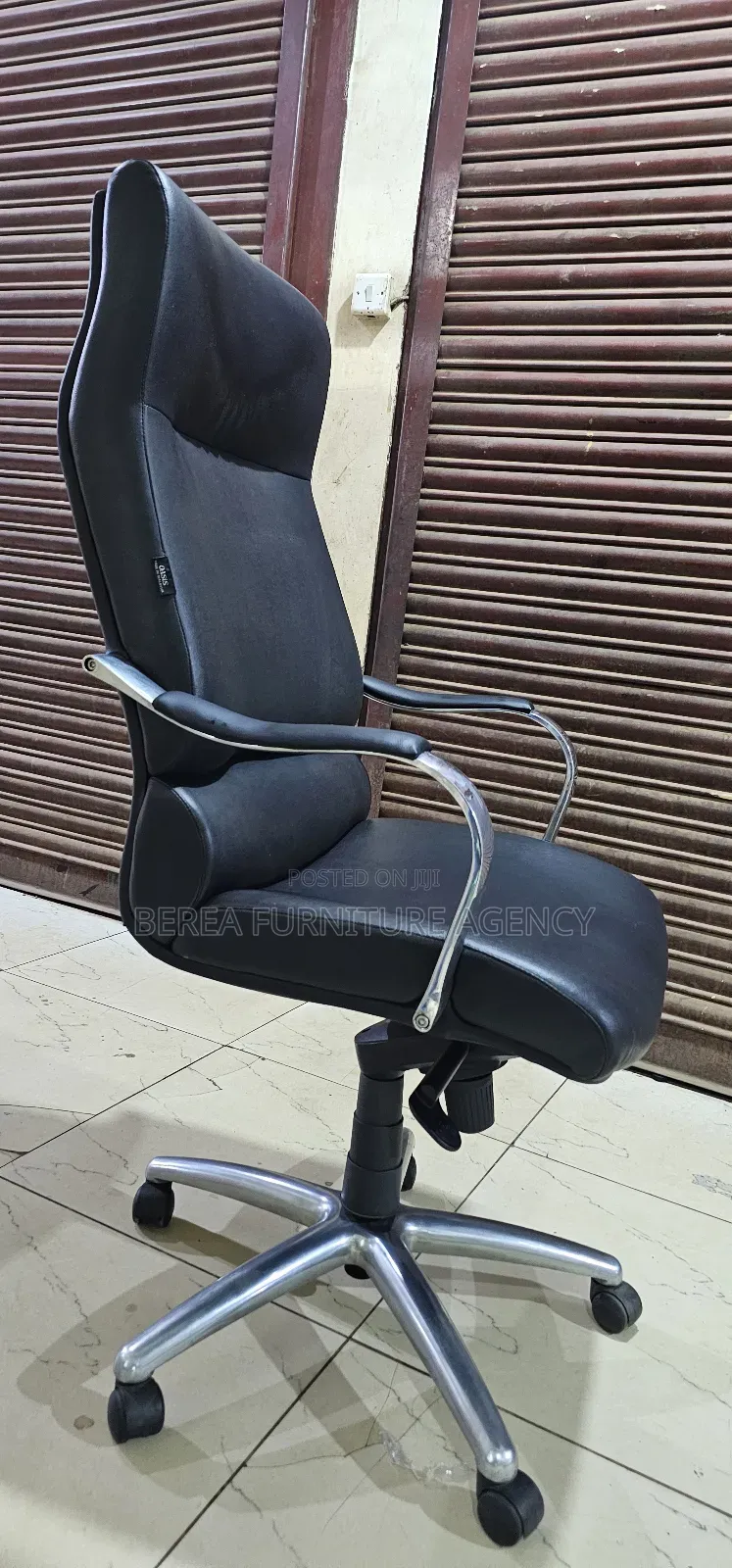 Pure Leather Stylish Executive Chair
