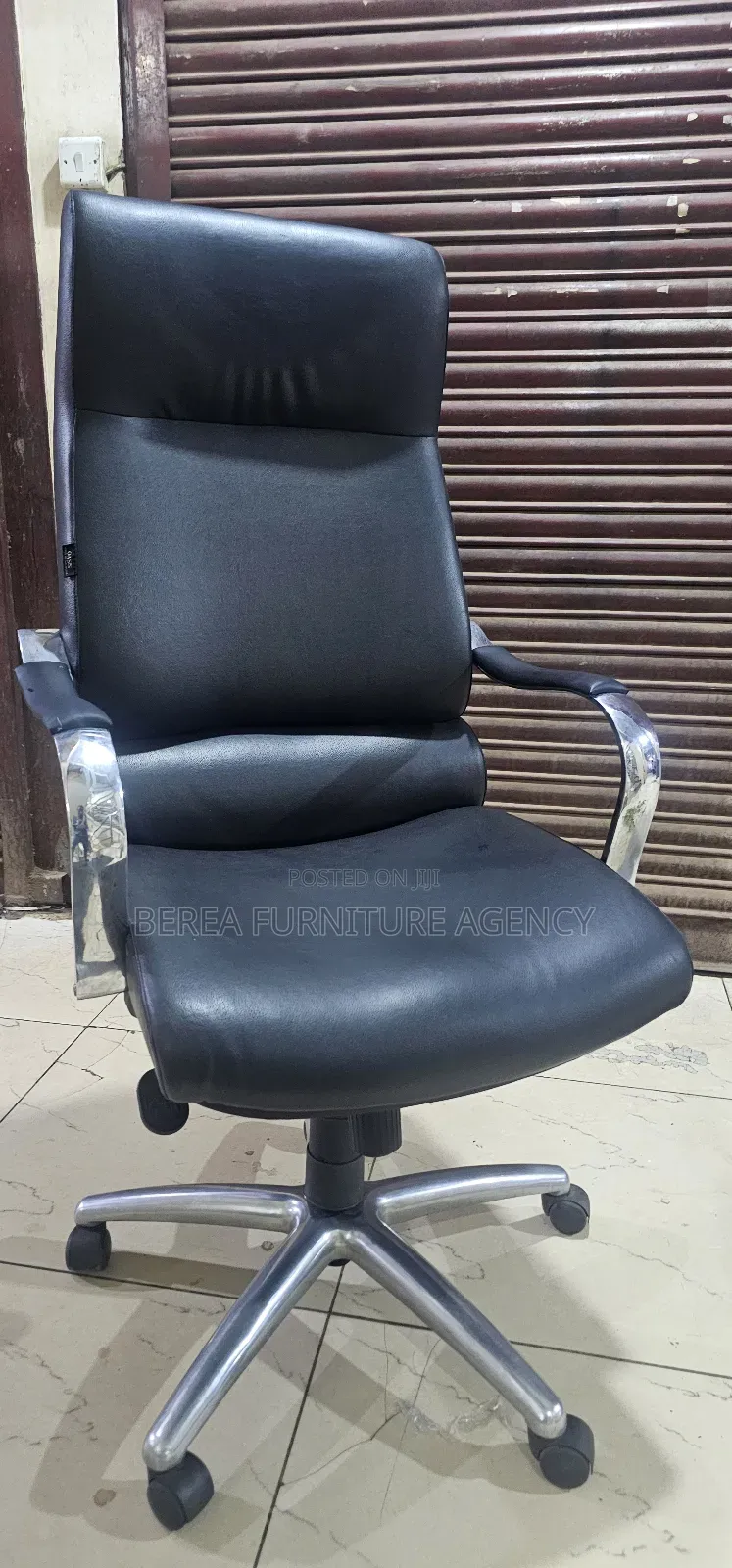 Pure Leather Stylish Executive Chair